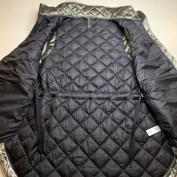 Athleta Whisper Featherless Vest Velvet Metallic Coffeehouse Sage Green - Picture 5 of 8